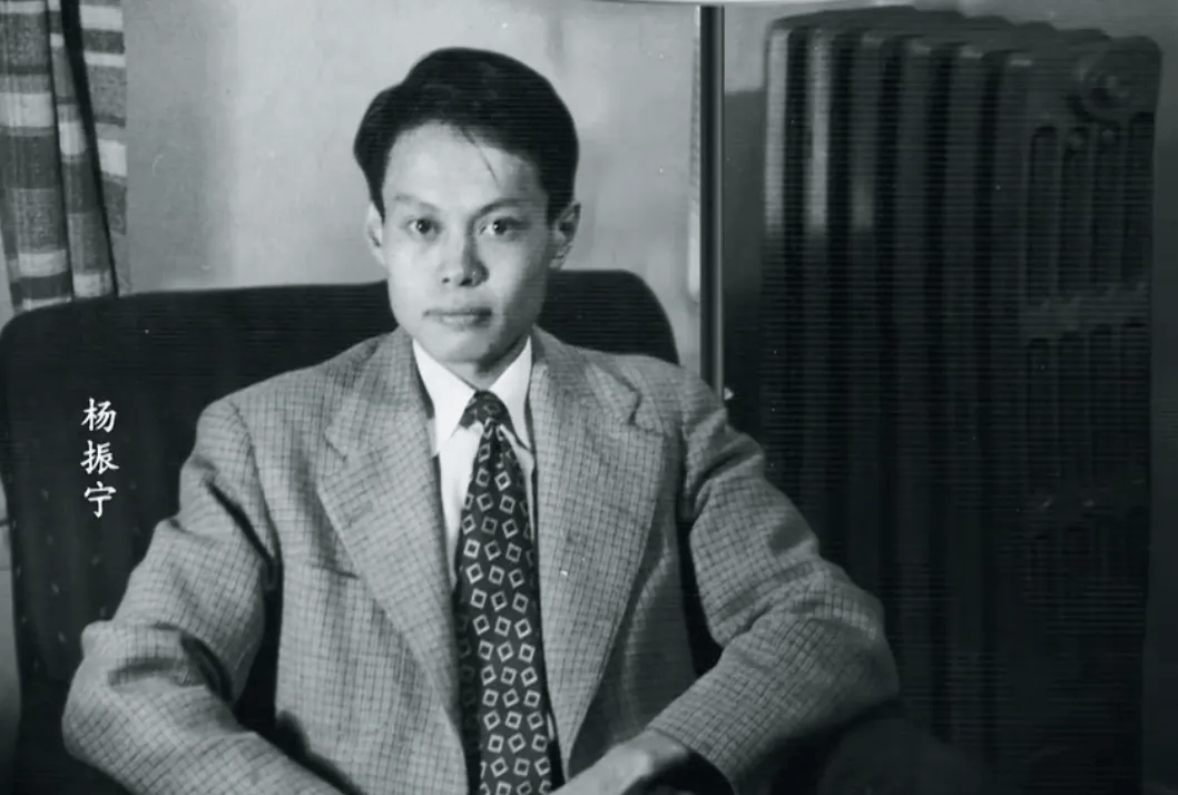 103岁杨振宁去世<strong></p>
<p>000552股票</strong>,象牙塔倒塌