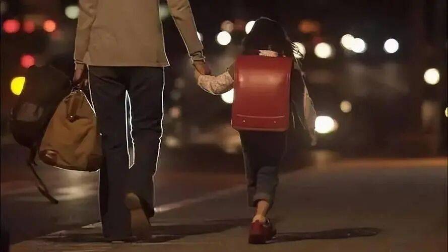 解忧 | 单亲爸爸跑网约车<strong></p>
<p>000552股票</strong>，女儿全程住车上