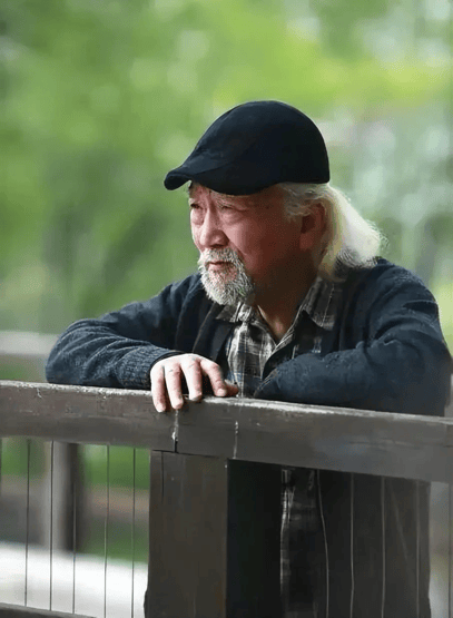 考古｜曝78岁李保田近况！找人维修窗户喝10元桶装水<strong></p>
<p>600740股票</strong>，生活超朴素！