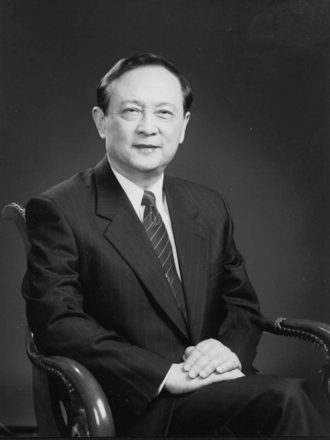 重大损失<strong></p>
<p>福成五丰股票</strong>！周国治先生在美去世