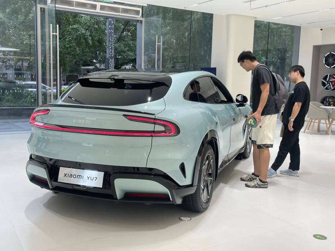 车轮飞滚十余米！武汉小米SU7断轴撞护栏<strong></p>
<p>福成五丰股票</strong>，一月内两起脱落事故，官方回应仍含糊