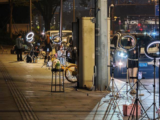 100米有近20个直播间<strong></p>
<p>福成五丰股票</strong>,深夜的成都街头为何“长满”主播?