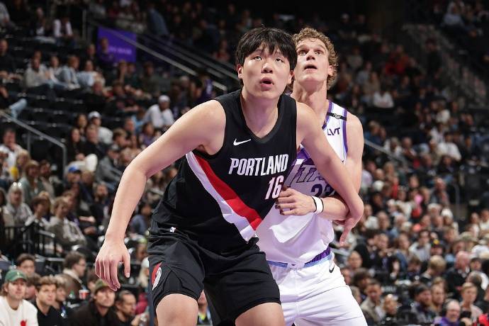 杨瀚森迎NBA常规赛首秀<strong></p>
<p>600303股票</strong>，两罚全中拿到个人NBA生涯首分；此前出场时播音字幕都是中文