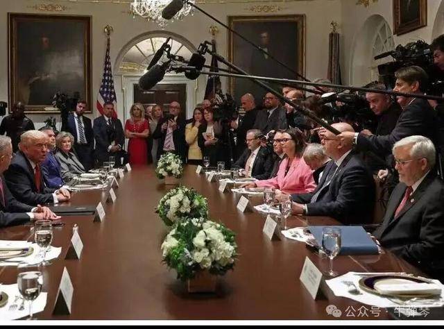 他被特朗普当众羞辱<strong></p>
<p>600303股票</strong>,全场都在哄笑