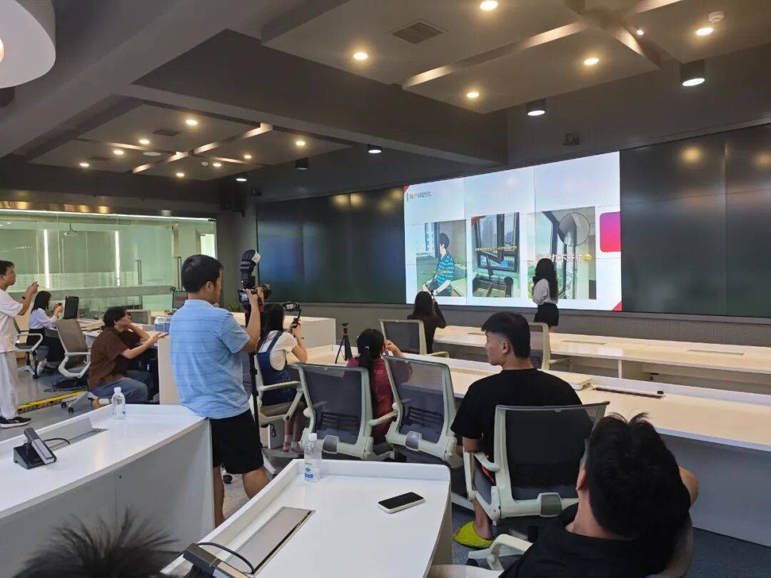 心疼！南宁一业主上厕所要经过厨房<strong></p>
<p>600303股票</strong>，抽油烟机贴防撞条……