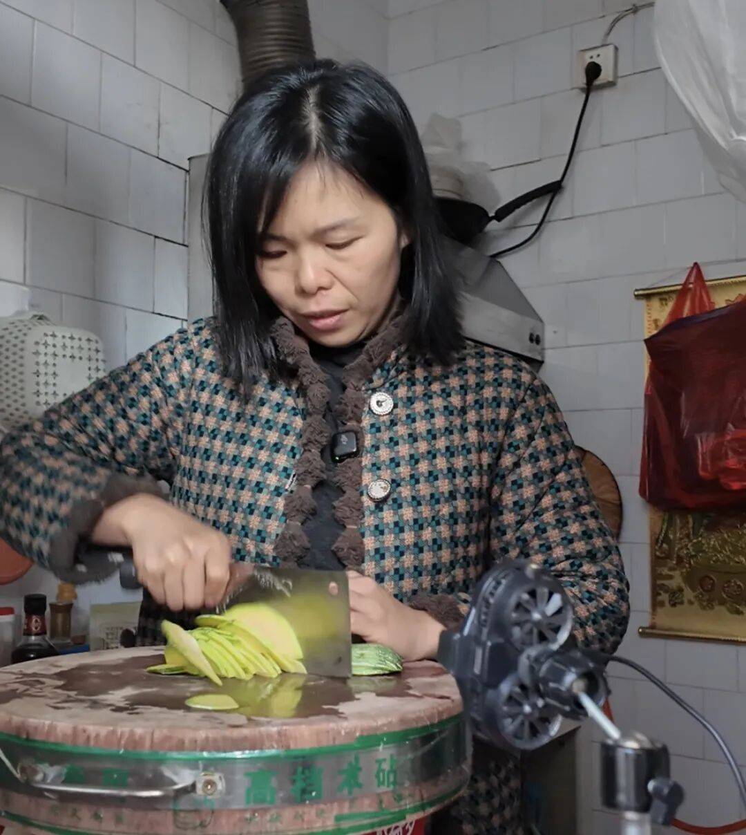 41岁武汉宝妈突然爆火！多次收到央视邀约<strong></p>
<p>601998股票</strong>，本人回应