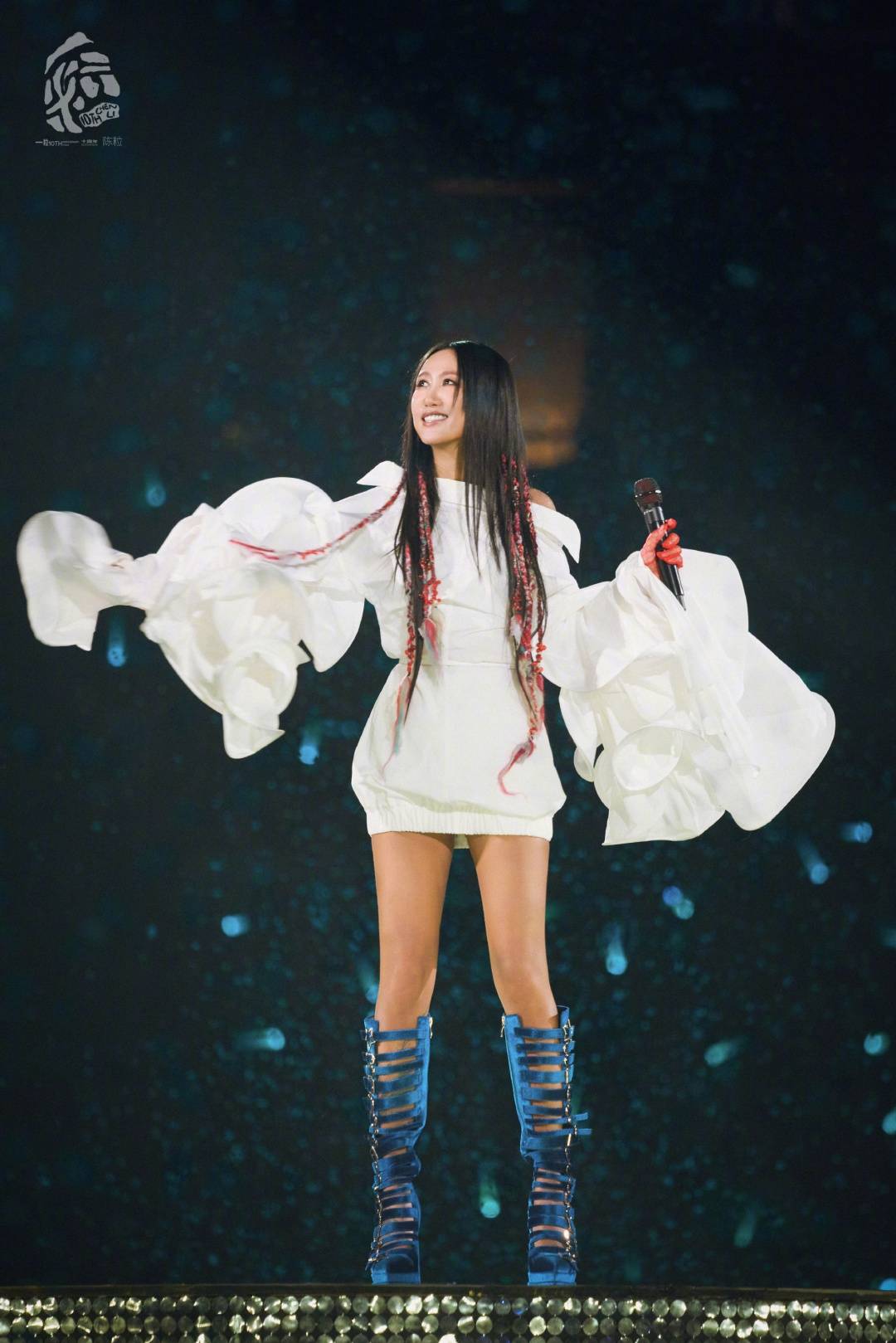 歌手陈粒演出中耳机爆炸<strong></p>
<p>华夏能源革新股票基金</strong>,发文称“将开始减少舞台工作”,透露此类事故已发生3次