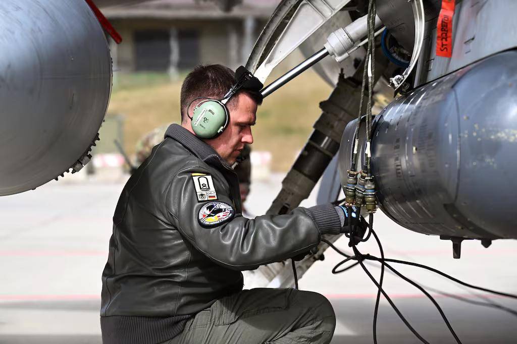 美军天塌了<strong></p>
<p>华夏能源革新股票基金</strong>，美智库承认：还没碰上中国，美式军备神话被提前打破