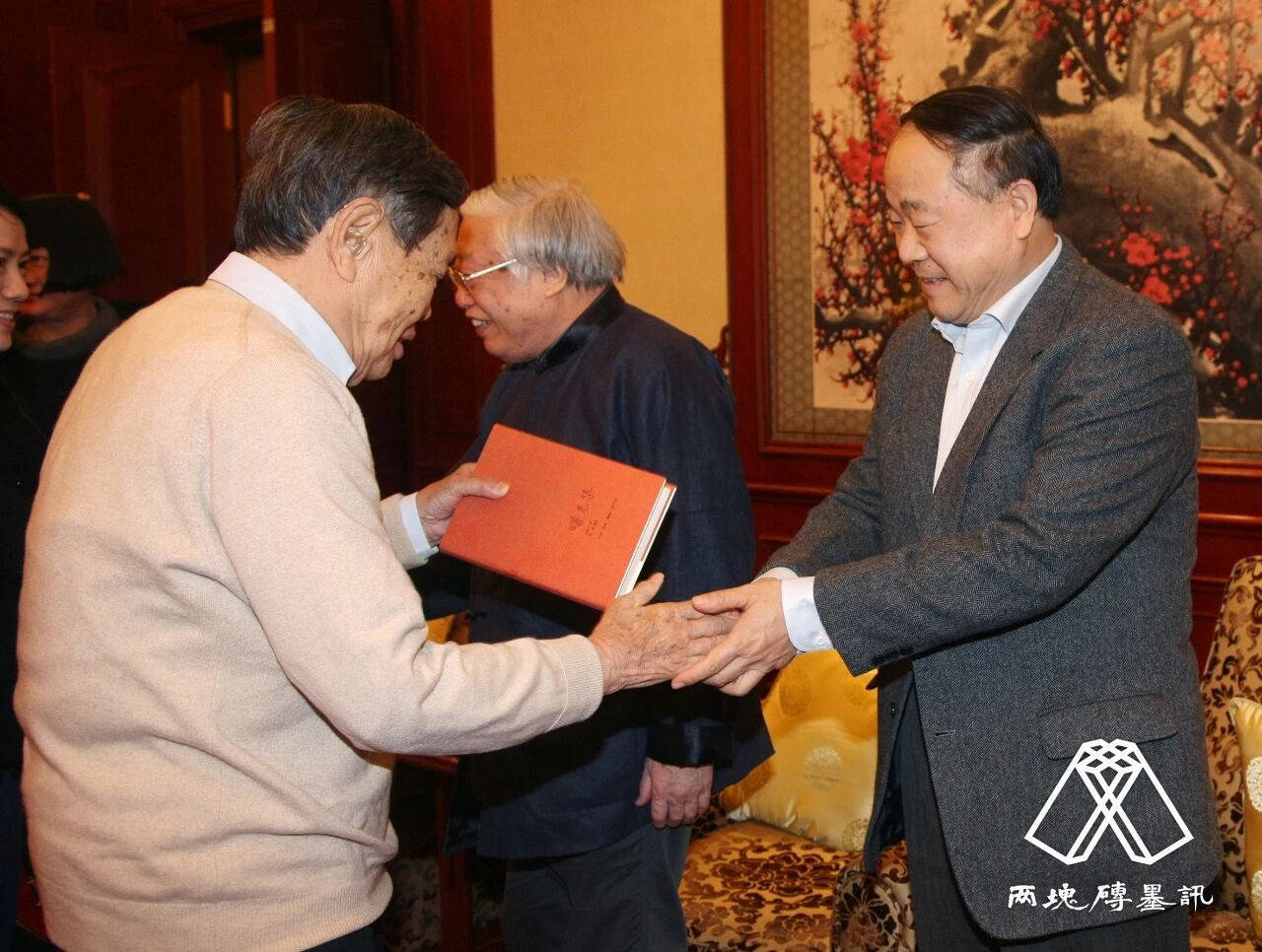 窑变|莫言悼杨振宁<strong></p>
<p>300235股票</strong>,写了一首诗:先生原本仙乡客……