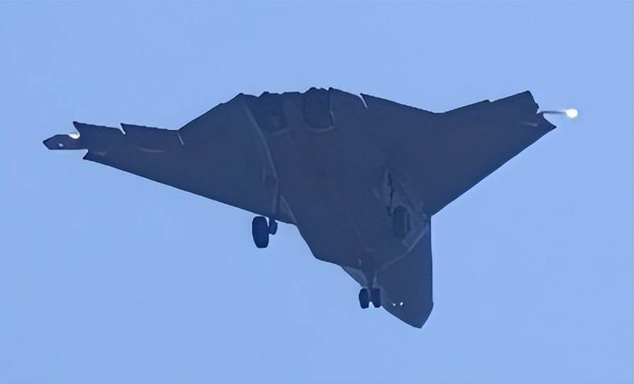 无空速管<strong></p>
<p>300235股票</strong>，疑似第二架歼-50：美国精神胜利法，新六代机东亚决战