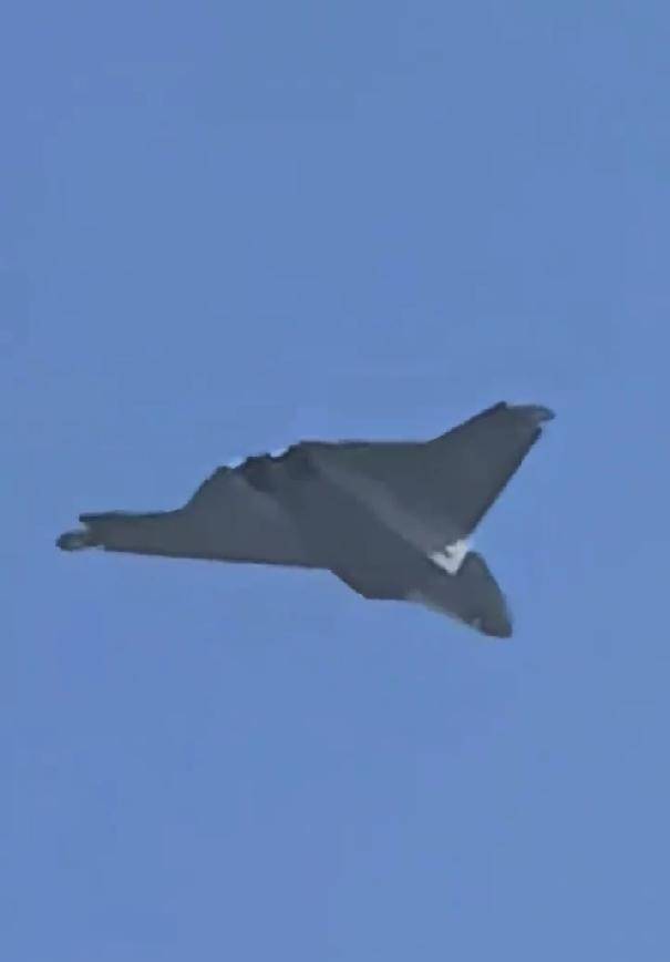 无空速管<strong></p>
<p>300235股票</strong>，疑似第二架歼-50：美国精神胜利法，新六代机东亚决战