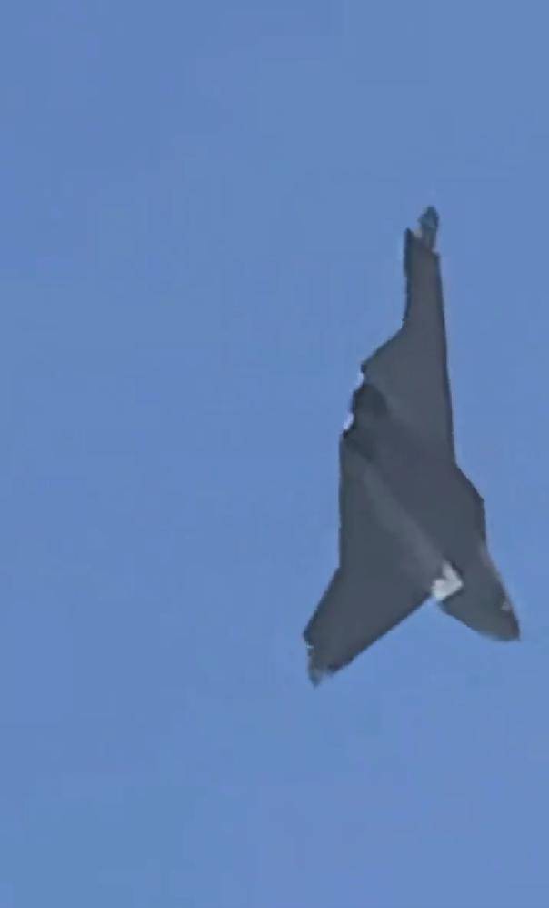 无空速管<strong></p>
<p>300235股票</strong>，疑似第二架歼-50：美国精神胜利法，新六代机东亚决战