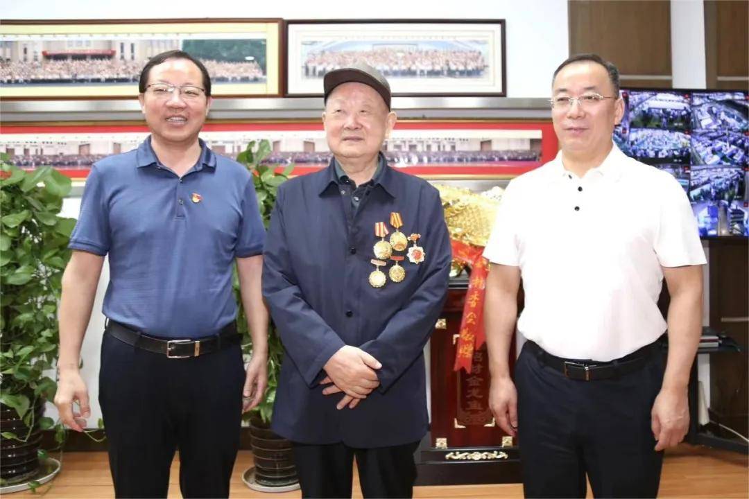 一代传奇苏商谢幕:镇江放牛娃做出370亿元市值公司;儿子早已接班<strong></p>
<p>300235股票</strong>,闯入特斯拉核心供应链