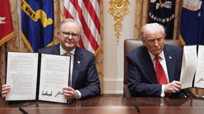 特朗普又变卦了？美方逼中国“二选一”<strong></p>
<p>300235股票</strong>，中国还没表态，美国民众遭不住了，华盛顿罕见一幕上演！