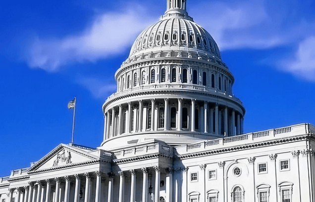 特朗普又变卦了？美方逼中国“二选一”<strong></p>
<p>300235股票</strong>，中国还没表态，美国民众遭不住了，华盛顿罕见一幕上演！