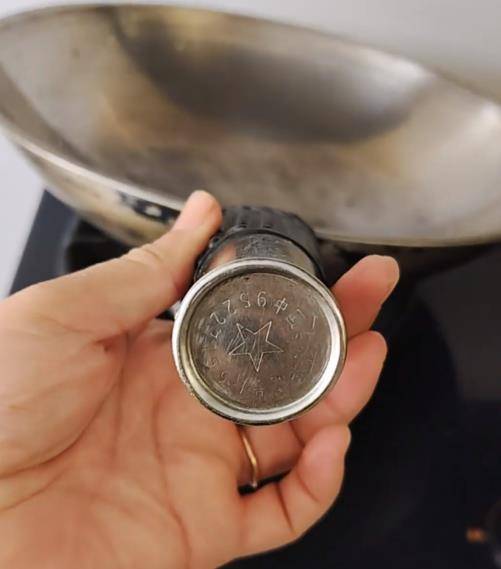 铁锅用了二三十年仍不粘不锈<strong></p>
<p>300235股票</strong>，女子在线寻厂家想“再买一个”，厂家称已停产