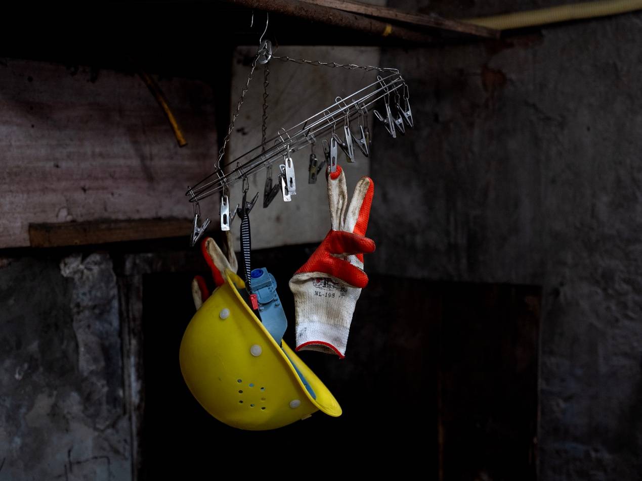 <strong></p>
<p>300235股票</strong>他们挤在8元一晚的旅店 几百人抢一个活