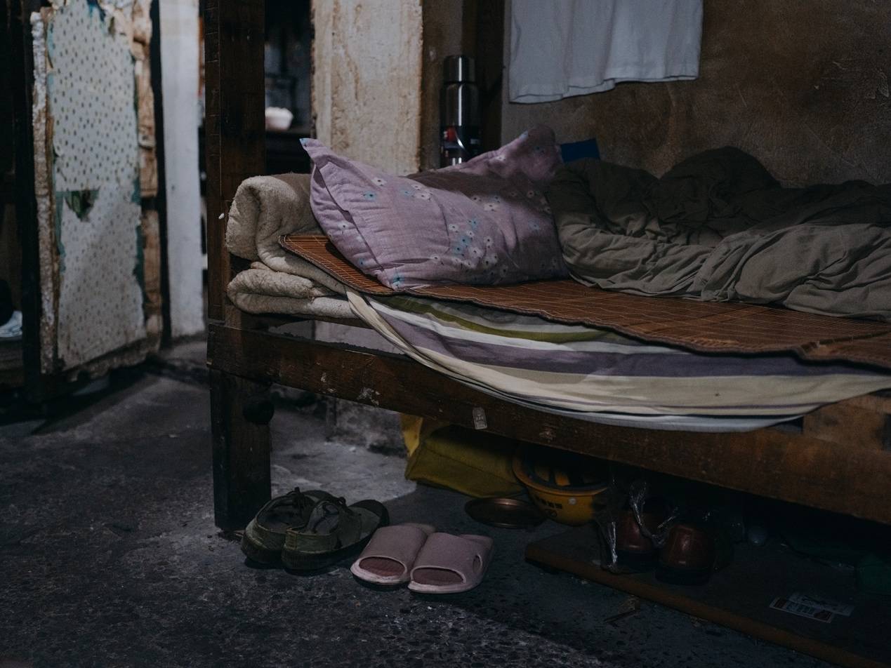 <strong></p>
<p>300235股票</strong>他们挤在8元一晚的旅店 几百人抢一个活