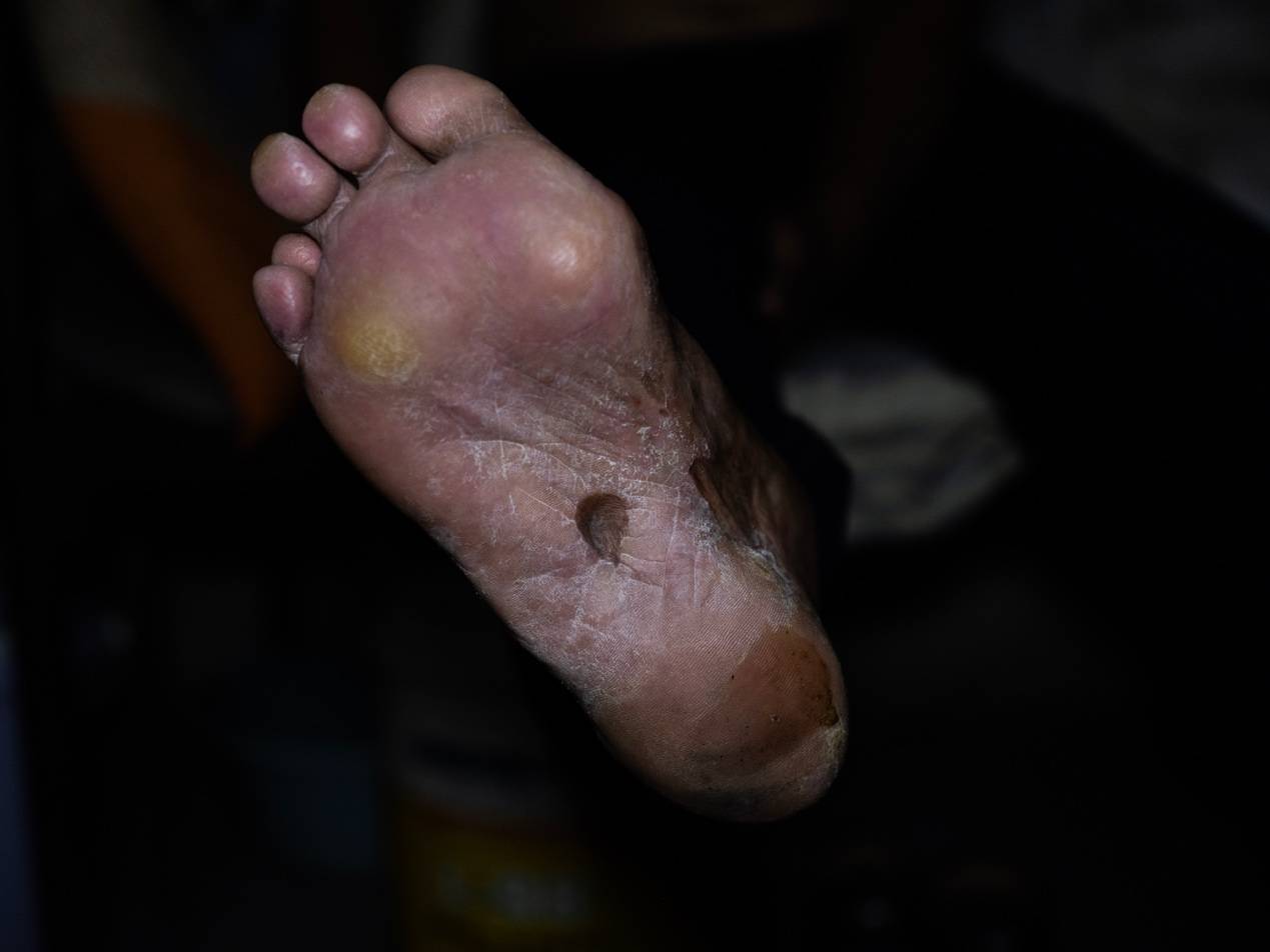 <strong></p>
<p>300235股票</strong>他们挤在8元一晚的旅店 几百人抢一个活