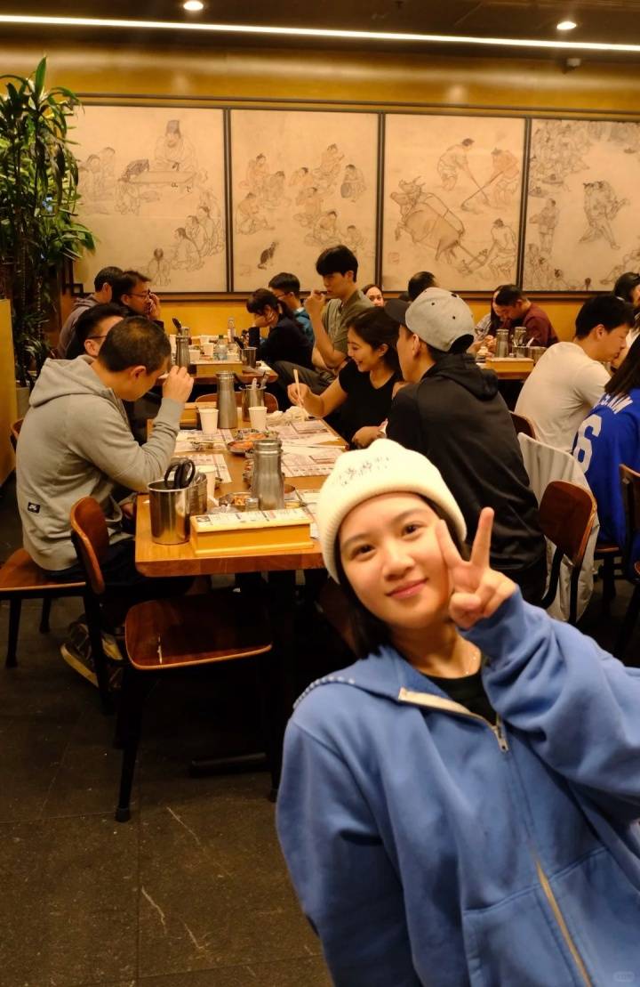 打湖人1分1板 杨瀚森赛后携女友在洛杉矶吃韩料