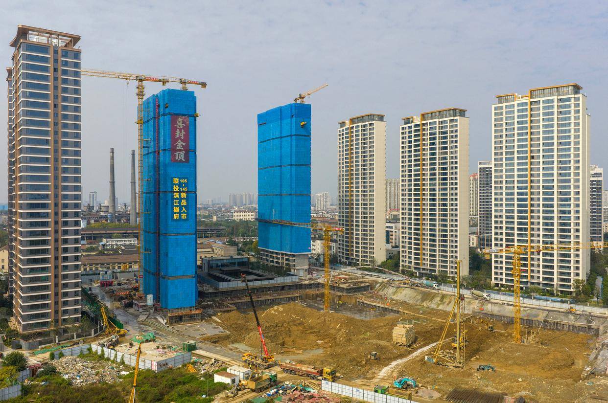 全国房价跌回2016年致居民财富缩水近40万亿，中央财办原副主任：调控思路要尽快转向，应该“支持房价上涨”！