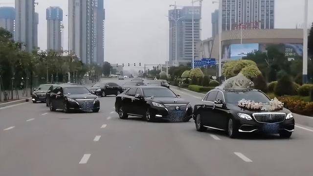 广东茂名10辆婚车在机动车道S形走位<strong></p>
<p>亚马逊股票股价实时行情</strong>，交警：已接到报案，正在处理