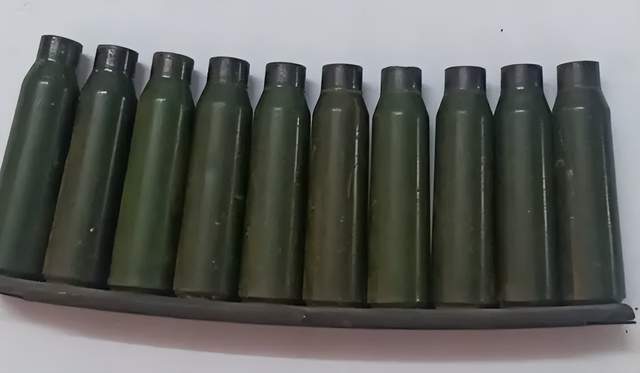 解放军报警！有人拾取3吨多炮弹残片卖钱<strong></p>
<p>股票新闻</strong>，甚至有完整弹头？