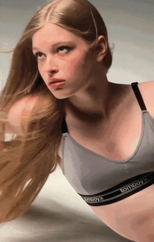 马斯克21岁女儿：改名字、换性别、与父亲决裂后<strong></p>
<p>股票新闻</strong>，靠当模特力争经济独立