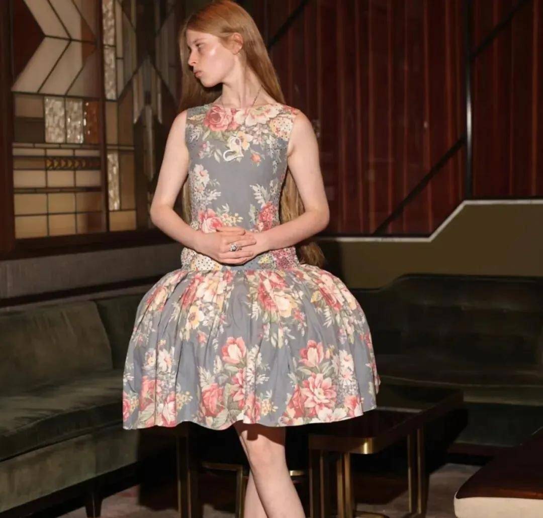 马斯克21岁女儿：改名字、换性别、与父亲决裂后<strong></p>
<p>股票新闻</strong>，靠当模特力争经济独立