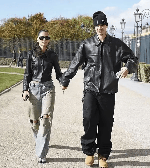 考古|小贝俩儿子恋上同一个女人<strong></p>
<p>股票新闻</strong>，原来贝克汉姆家族关系破裂竟是因为她！