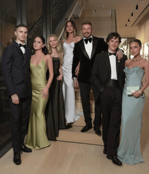 考古|小贝俩儿子恋上同一个女人<strong></p>
<p>股票新闻</strong>，原来贝克汉姆家族关系破裂竟是因为她！