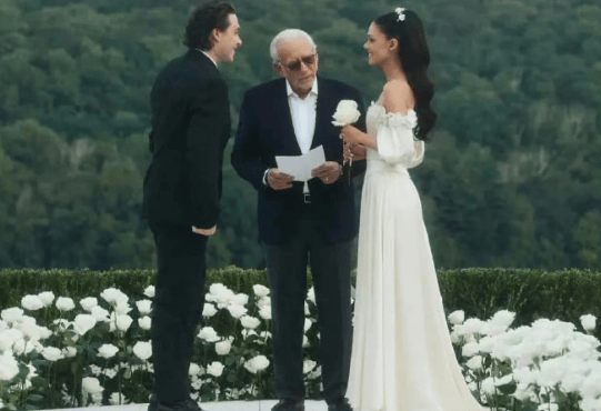 考古|小贝俩儿子恋上同一个女人<strong></p>
<p>股票新闻</strong>，原来贝克汉姆家族关系破裂竟是因为她！