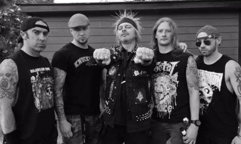 考古|小贝俩儿子恋上同一个女人<strong></p>
<p>股票新闻</strong>，原来贝克汉姆家族关系破裂竟是因为她！