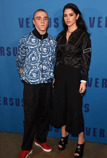 考古|小贝俩儿子恋上同一个女人<strong></p>
<p>股票新闻</strong>，原来贝克汉姆家族关系破裂竟是因为她！