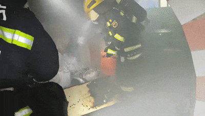 大意了!爷爷送孙子上学前忘了这件事<strong></p>
<p>白银股票</strong>,一家人差点无家可归!