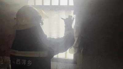 大意了!爷爷送孙子上学前忘了这件事<strong></p>
<p>白银股票</strong>,一家人差点无家可归!