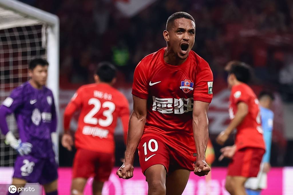 还有希望<strong></p>
<p>白银股票</strong>！中超-罗德里格造乌龙绝平 梅州连扳两球2-2大连