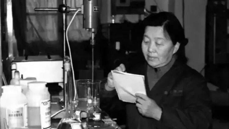 送别!她在上海逝世<strong></p>
<p>股票知识入门</strong>,享年102岁!出身名门世家,被誉为“人民海军居里夫人式女杰”