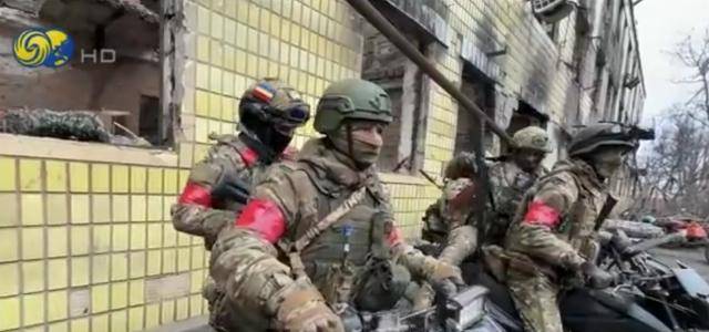 俄军摩托车冲锋队突击红军城:穿插乌军阵地<strong></p>
<p>股票知识入门</strong>,对纵深目标迂回渗透