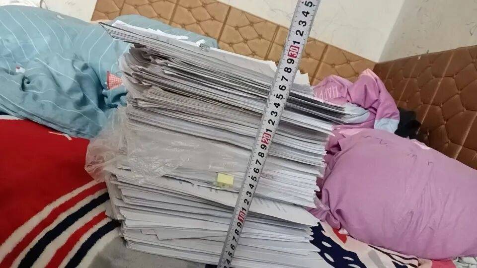 男子买馒头路上遇车祸不治身亡<strong></p>
<p>连云港股票</strong>，肇事司机称遭远光灯照射闯祸，57.7万判赔款难执行