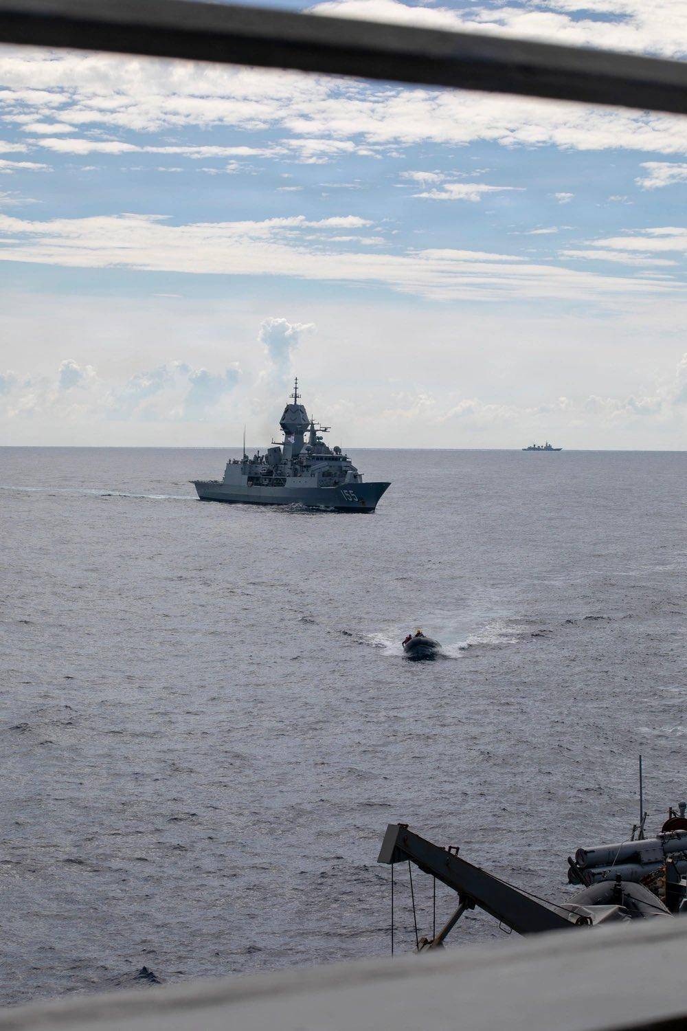 美军再度遭遇耻辱时刻:中国海军6艘战舰包围<strong></p>
<p>东吴证券股票</strong>,815舰插入南海演习