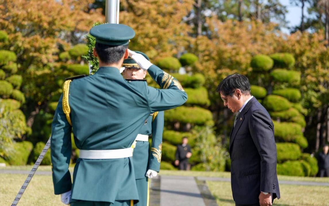 美军再度遭遇耻辱时刻:中国海军6艘战舰包围<strong></p>
<p>东吴证券股票</strong>,815舰插入南海演习