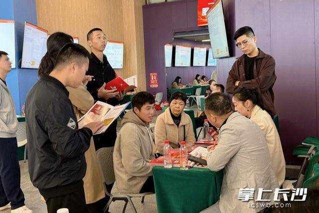 700余名退役军人及军属长沙求职<strong></p>
<p>东吴证券股票</strong>,165人达成意向