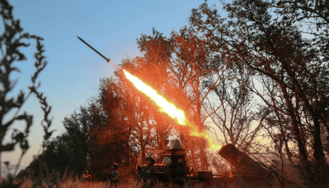 泽连斯基亲临红军城战场<strong></p>
<p>东吴证券股票</strong>,乌克兰誓言不退一步,后方精锐部队被俄一锅端!