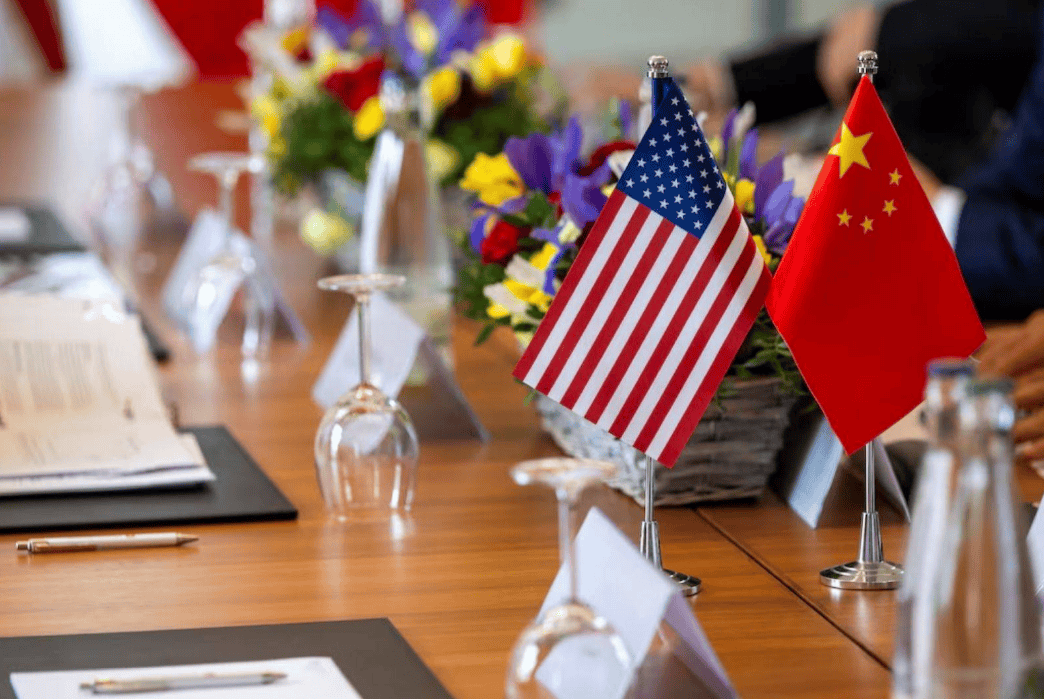 美方代表团来到北京<strong></p>
<p>正荣股票</strong>,跟李成钢部长直接对上线,说起话来客客气气的