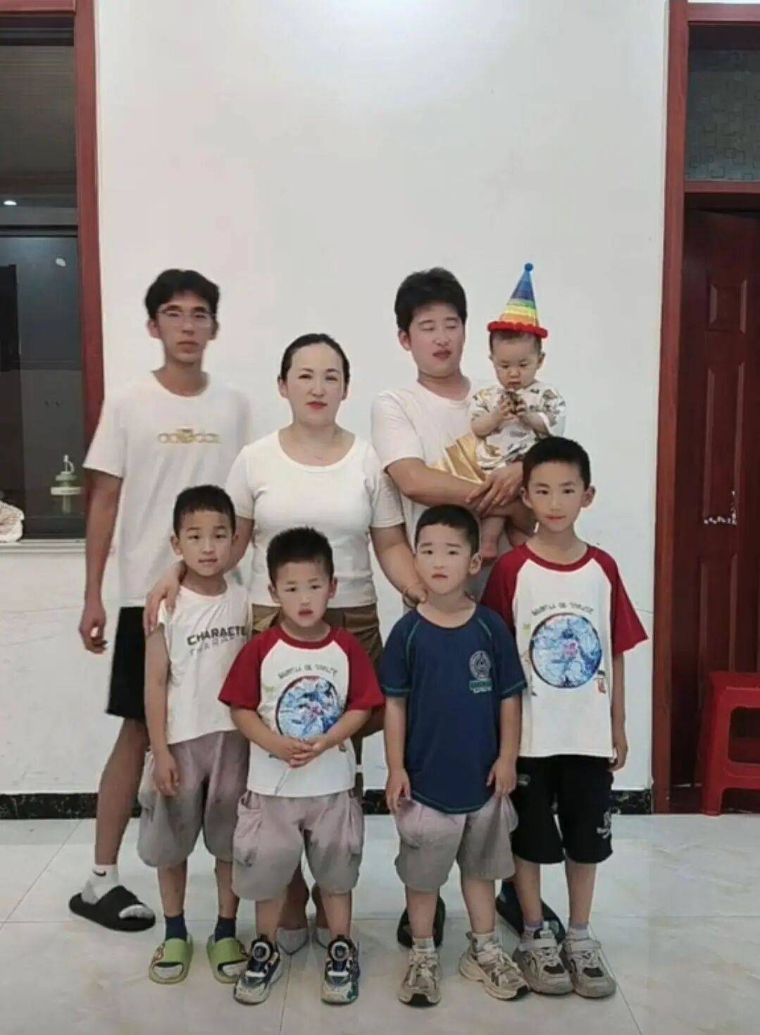 85后夫妻16年生了6个儿子:一直想生个女儿