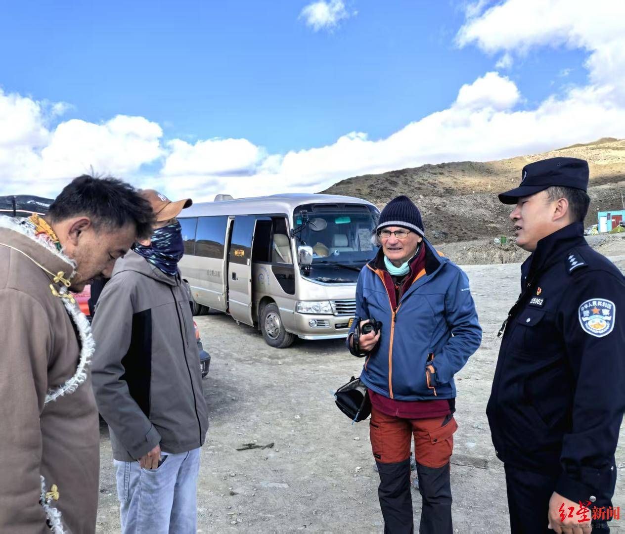 川西登山徒步乱象调查①丨重走党岭高反女孩徒步路线:山高路险!有团队未带食物<strong></p>
<p>正荣股票</strong>,报警多是迷路