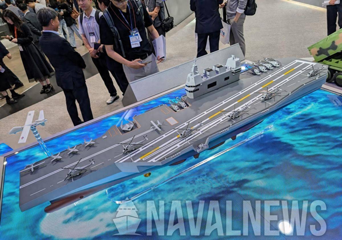 福建舰刚服役不久，韩国就迫不及待了，发布4.5万吨电弹小航母方案！技术差距成摆设