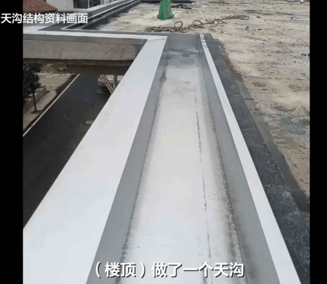 江西一中学党总支书记查看屋顶漏水时意外坠亡,教体局:屋顶有积水,他不慎滑坠