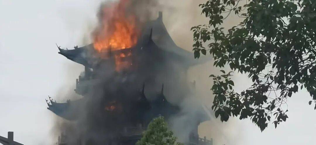 烧得只剩框架！官方通报“永庆寺突发火情”，系“南朝四百八十寺”之一